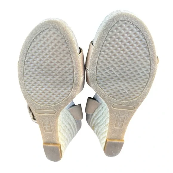 AEROSOLES  Women's Plush Baby Wedge Sandals Sz 9M Nude Faux Leather Slingback - Picture 8 of 10